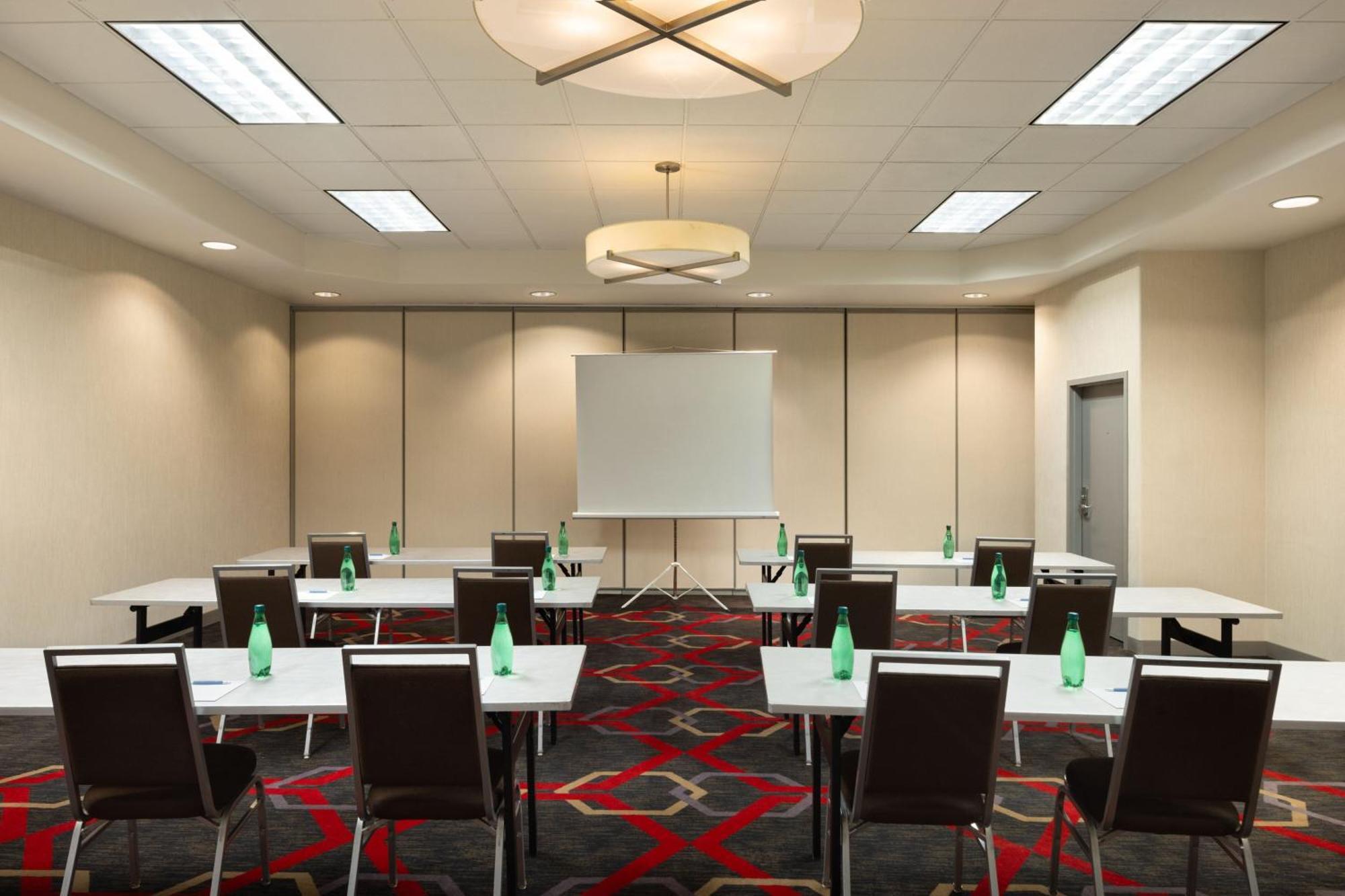 Four Points By Sheraton Edmonton South Luaran gambar
