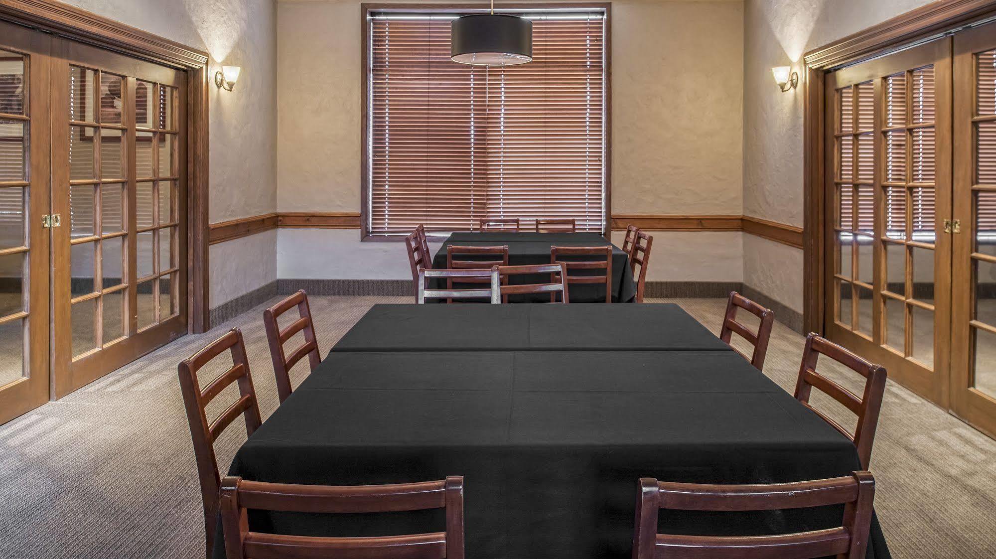 Four Points By Sheraton Edmonton South Luaran gambar